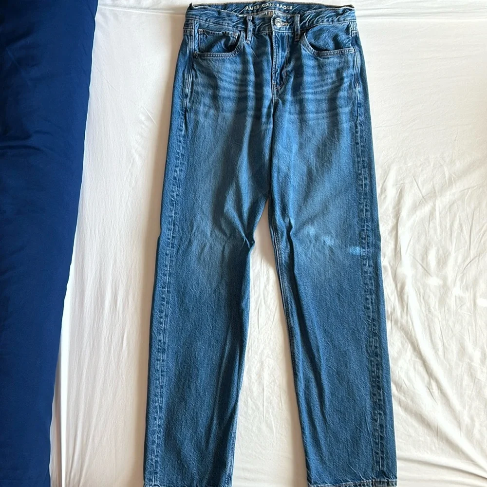 AE Mid-Rise Straight Jeans, 6 Long, never worn - Picture 2 of 3
